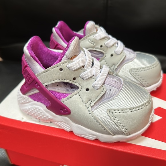 Nike Huaraches Run Shoes (Toddler) - Picture 3 of 3